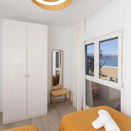 Frente A La Playa De Canteras S1